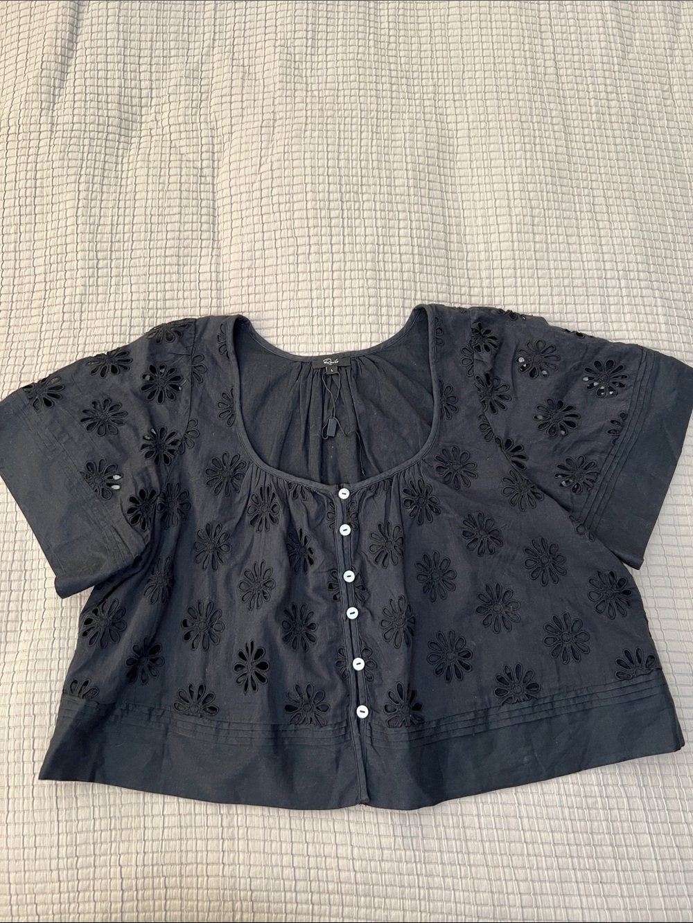Rails Eyelet Embroidered Short Sleeve Button Front Cropped Top - Navy Large - Picture 2 of 6